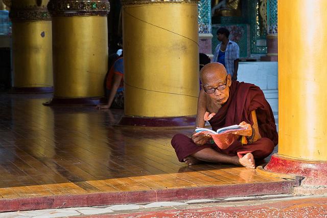 004 Yangon, Shwedagon Pagode.jpg